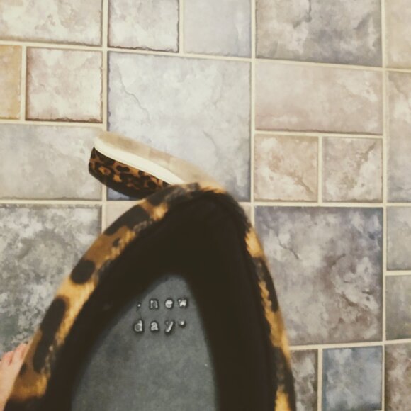 Ladies size 10 A New Day slip on animal print sneakers shoes - Picture 4 of 8